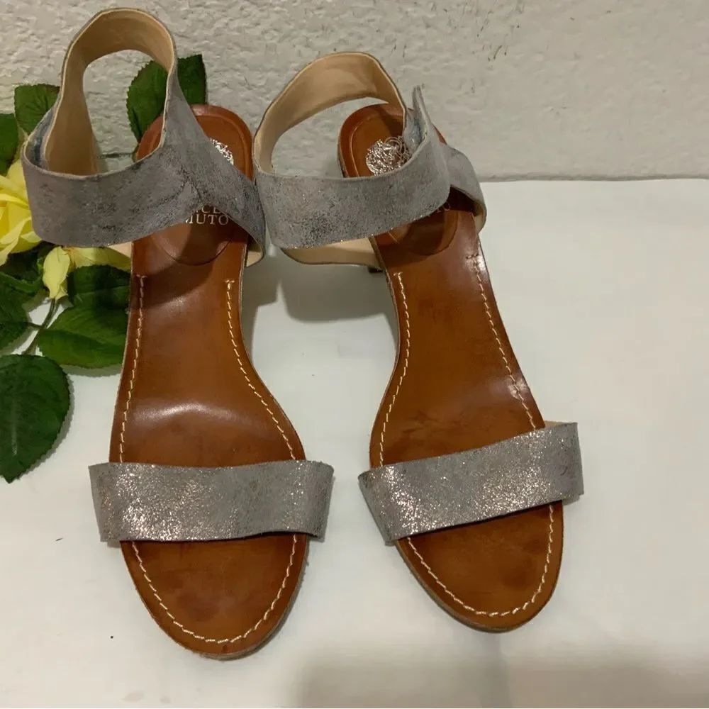 "Vince Camuto Olinsa Women's Metallic Silver Leather 2.5"" Heeled Sandals " 11M